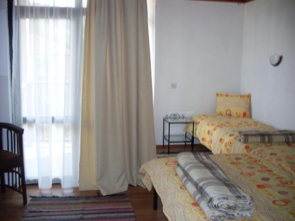 Tsutsovi House Hotel Kalofer Quarto foto