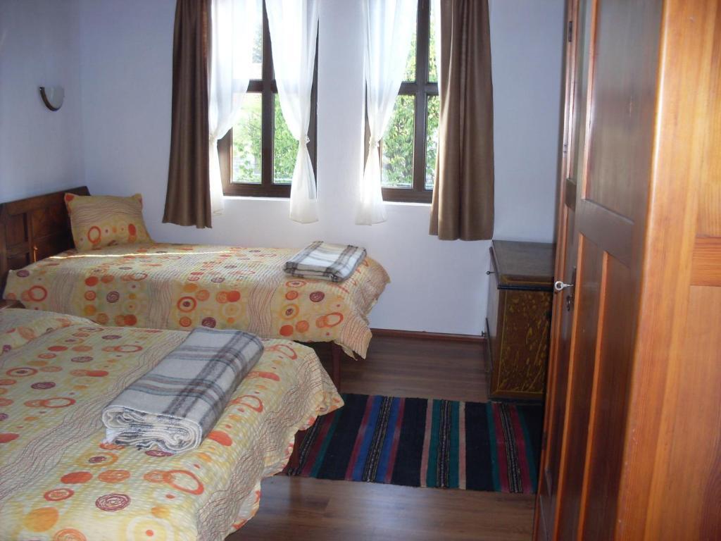 Tsutsovi House Hotel Kalofer Quarto foto