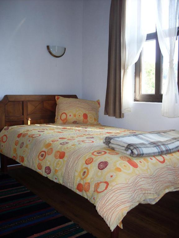 Tsutsovi House Hotel Kalofer Quarto foto