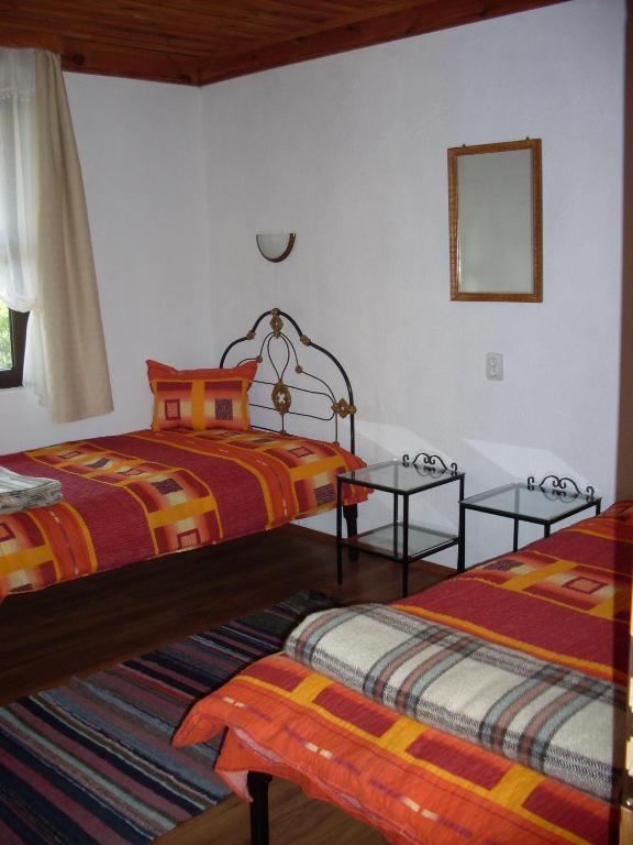 Tsutsovi House Hotel Kalofer Quarto foto