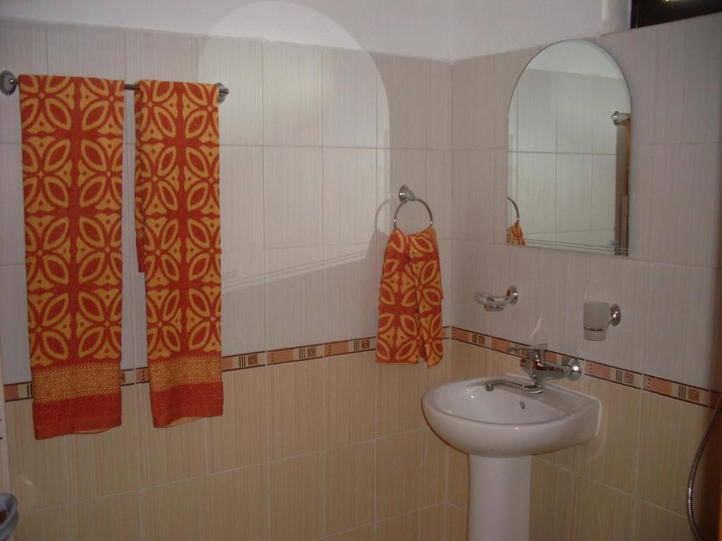 Tsutsovi House Hotel Kalofer Quarto foto